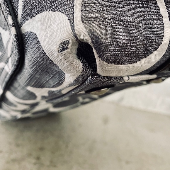 Coach Jacquard with Black Patent Leather Satchel - Picture 7 of 8